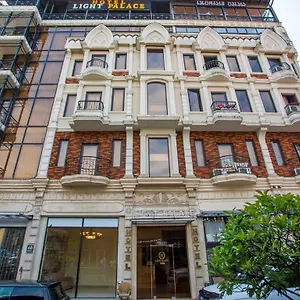 فندق Light Palace, باتومي